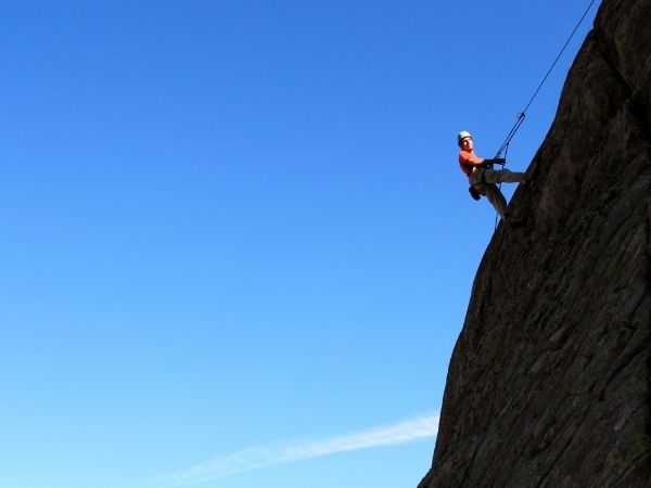 Jak dbać o zdrowie i bezpieczeństwo podczas wspinaczki górskiej